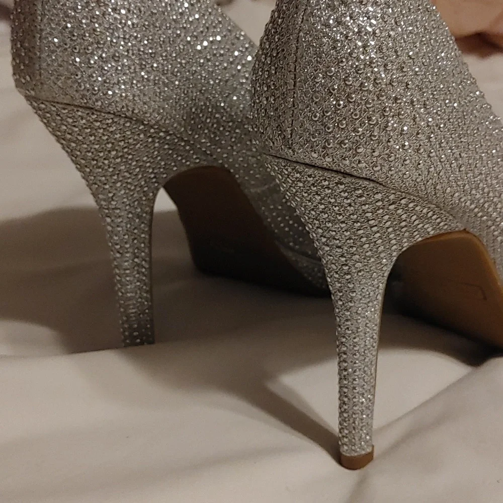 Andiamo Elegant Silver Glitter 4 Inch Heels Women's Size 8.5 Medium Event Ready - Picture 2 of 7